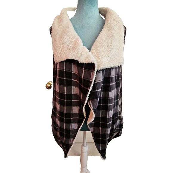 MATILDA JANE PLAID FLEECE‎ REVERSIBLE COZY UP VEST LADIES MEDIUM - Picture 1 of 3